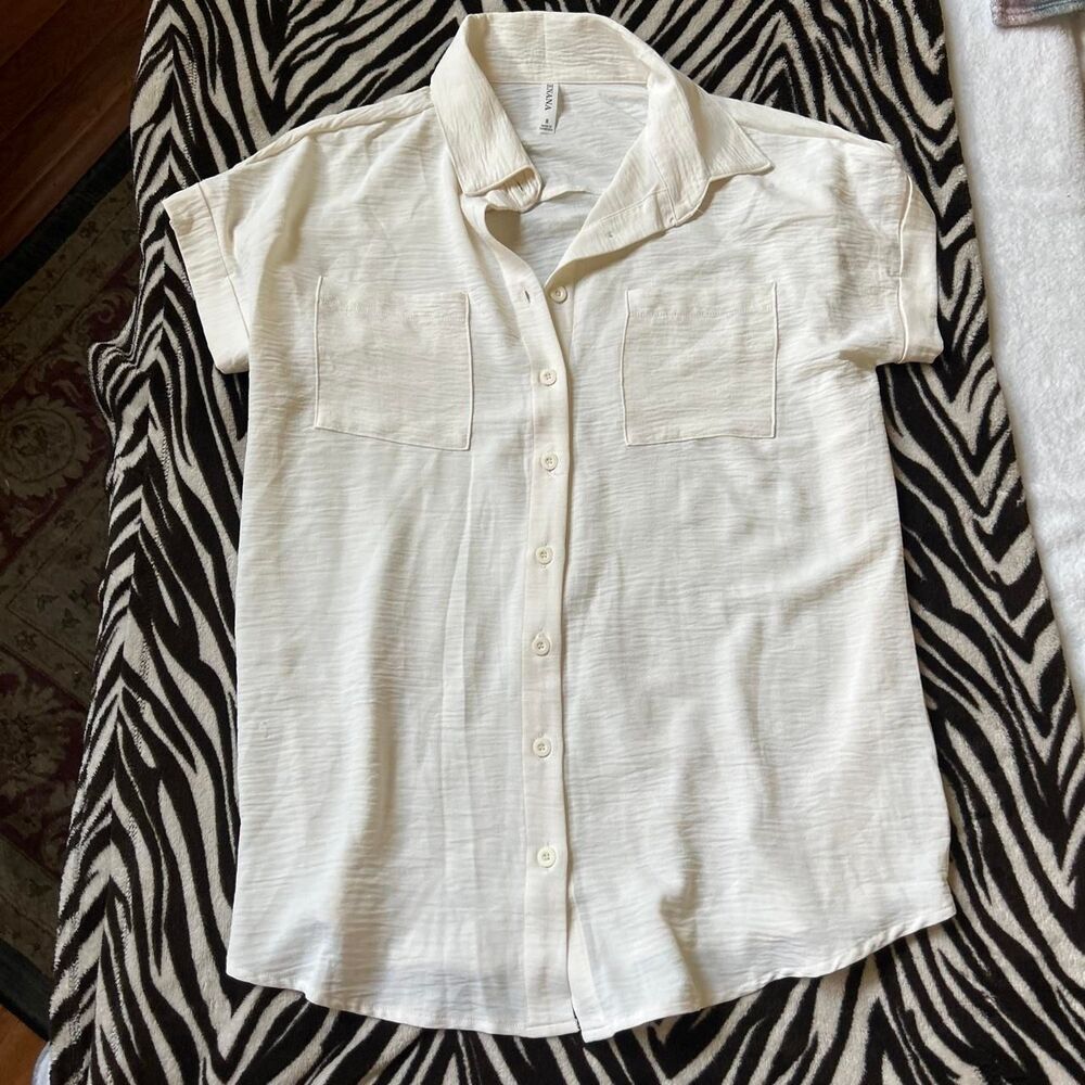 Zenana Cream crinkle textured button-up shirt subtle horizontal stripes small